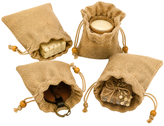 Saquitos de yute para regalos con productos pequeños y recuerdos